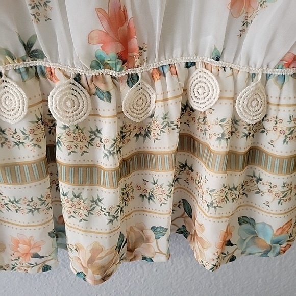 FARM Rio Anthropologie Hestia Peplum Floral Blouse Size Medium - Picture 9 of 11